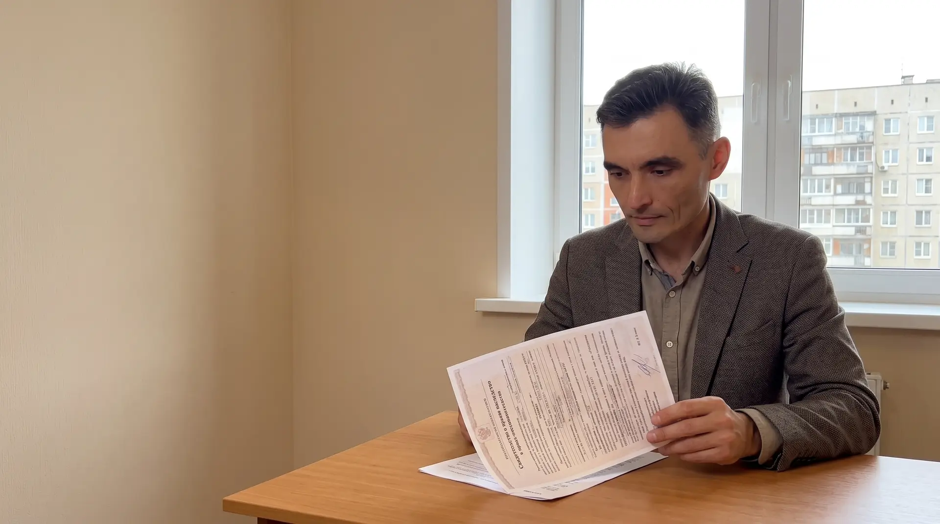 Эксперт по недвижимости Николай Лапин анализирует свидетельство о праве на наследство при проверке квартиры.